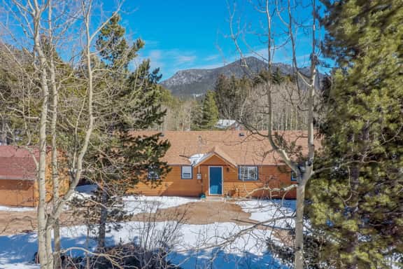 Bella's Place! Adorable cabin immaculate!