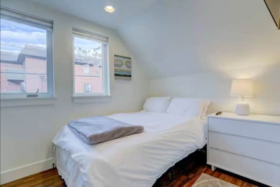 Private Highlands 1BR | Vaulted Ceilings