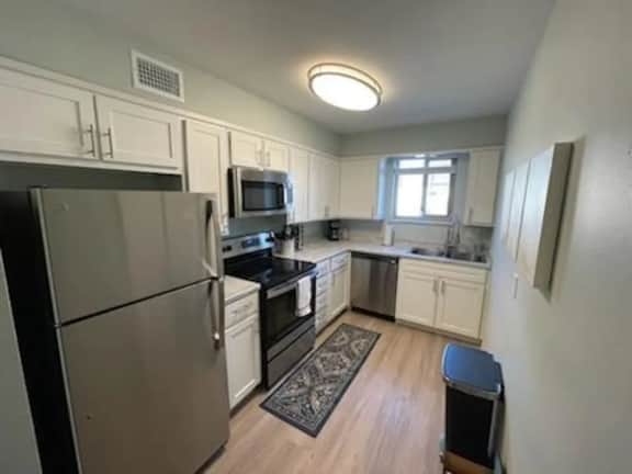 The Lakewood Nook | Stylish 1BR Extended Stay