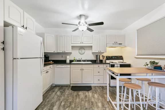 Work n' Play @ Your Comfy Urban Englewood Retreat!