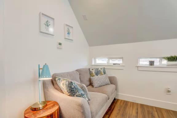 Private Highlands 1BR | Vaulted Ceilings